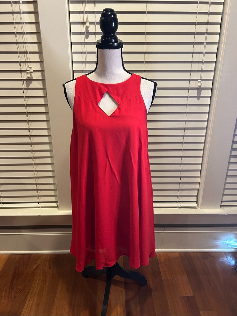 KLD Signature Women’s Red Sleeveless Keyhole Swing Dress size M